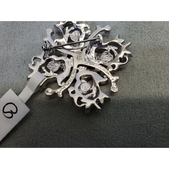 St. John 22k Goldplate Gold Tone Austrian Crystal Square Flourish Brooch Pin EUC - Picture 5 of 5